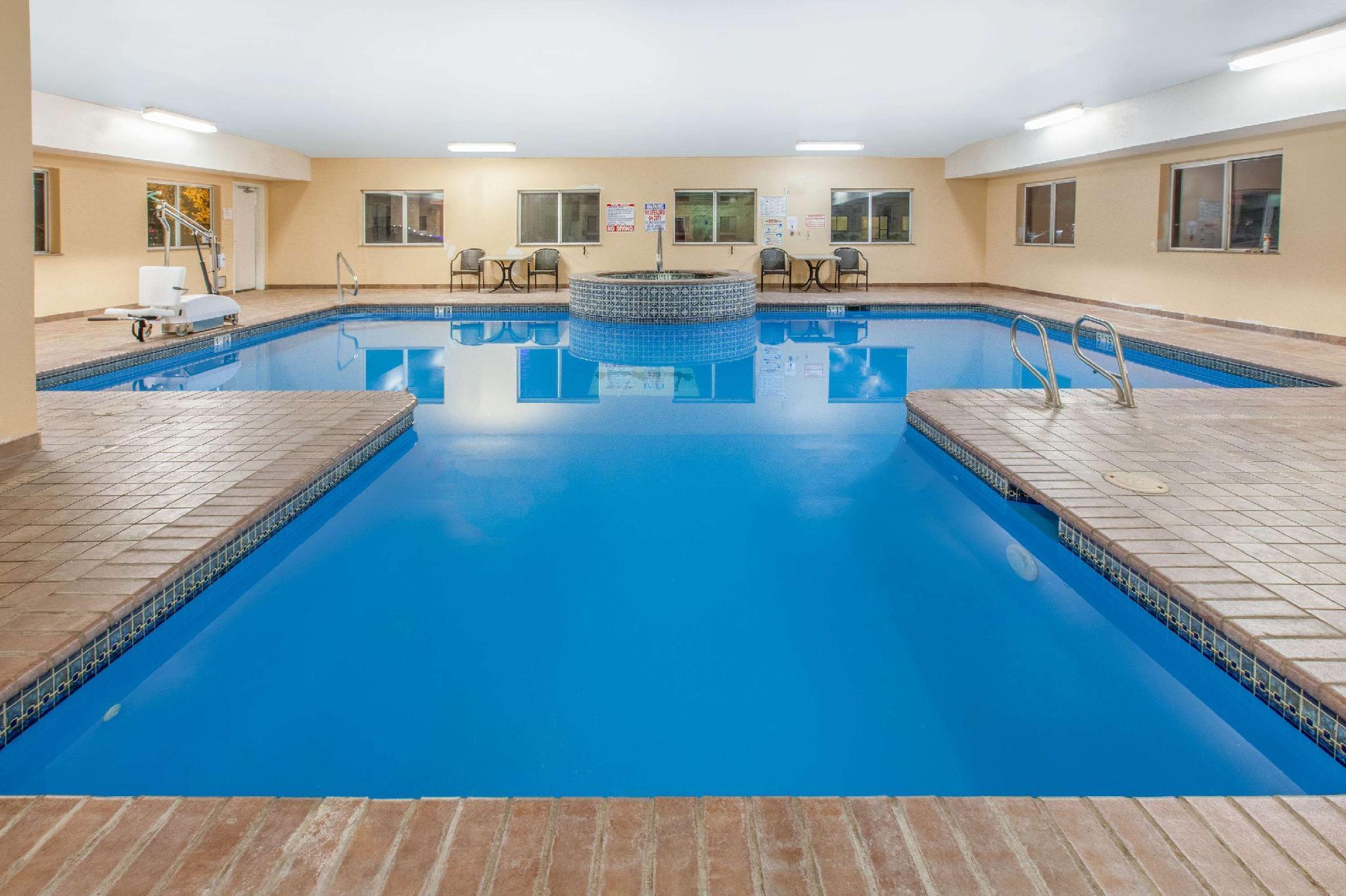 מלון Super 8 By Wyndham Lubbock West מראה חיצוני תמונה