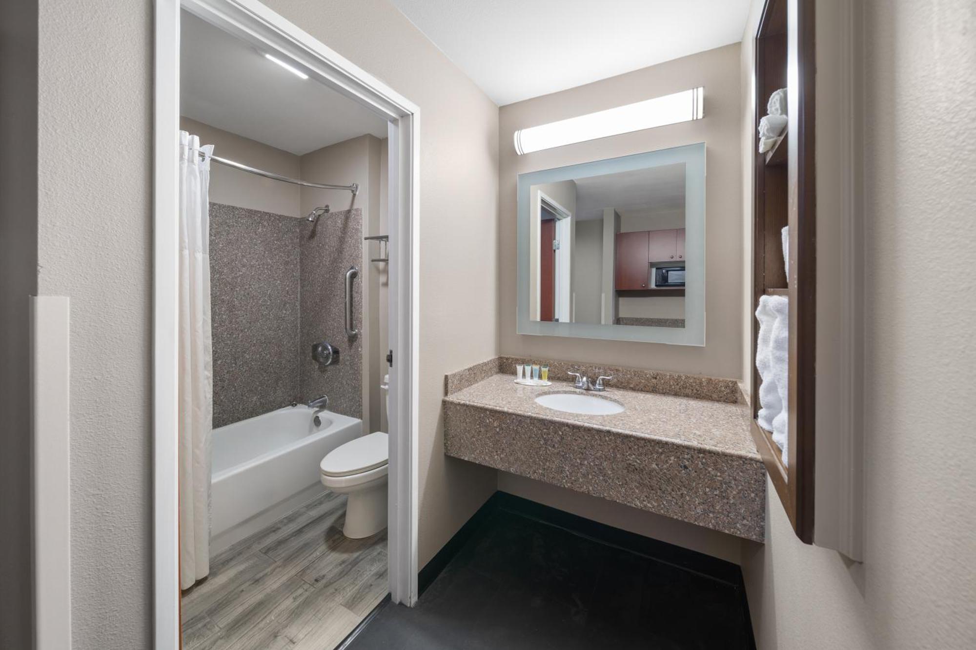 מלון Super 8 By Wyndham Lubbock West מראה חיצוני תמונה