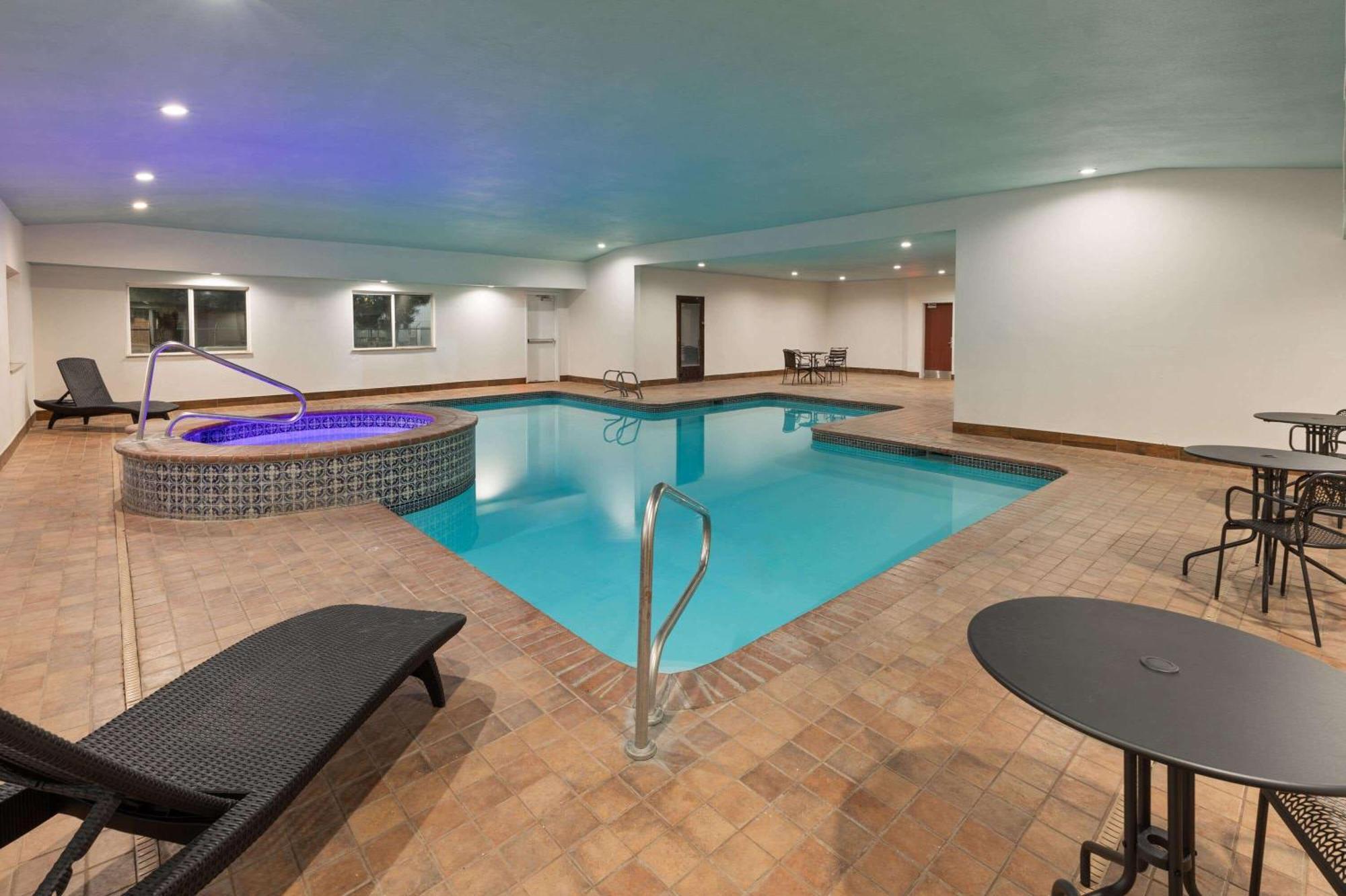 מלון Super 8 By Wyndham Lubbock West מראה חיצוני תמונה